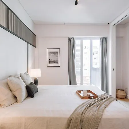 Biel - 2 Bedrooms, Pool And Parking In Arroios Apartman Lisboa