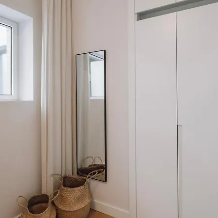 Biel - 2 Bedrooms, Pool And Parking In Arroios * Лиссабон