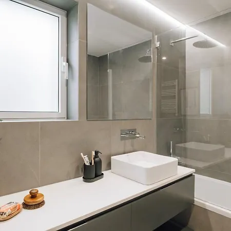 Biel - 2 Bedrooms, Pool And Parking In Arroios Лиссабон