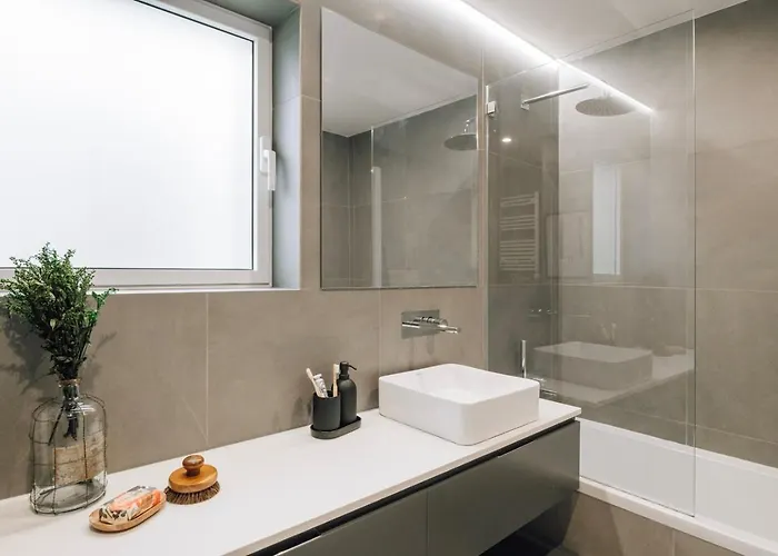 Biel - 2 Bedrooms, Pool And Parking In Arroios Лиссабон